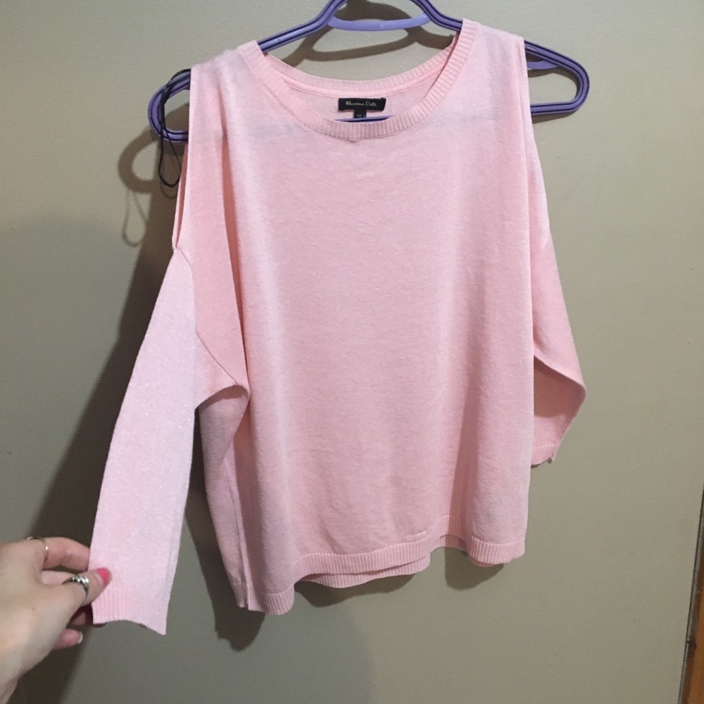 Pink shirt with cut outs in shoulders